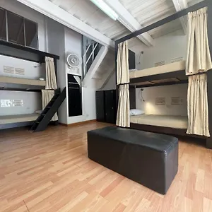  Hostal Lleras Calle 8